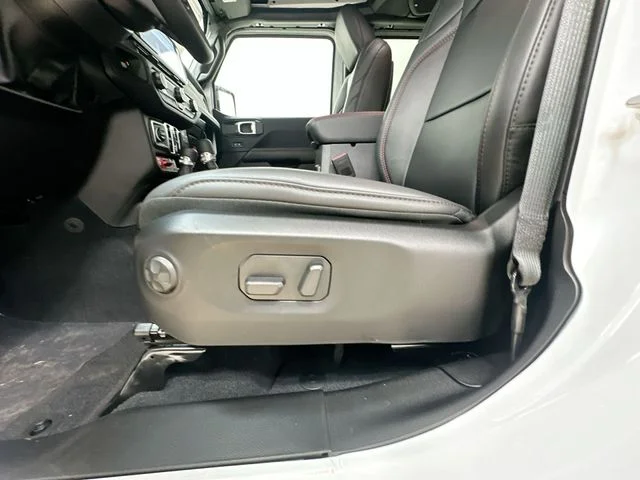 New 2026 Bright White Clear-Coat Exterior Paint Jeep Rubicon X image 15