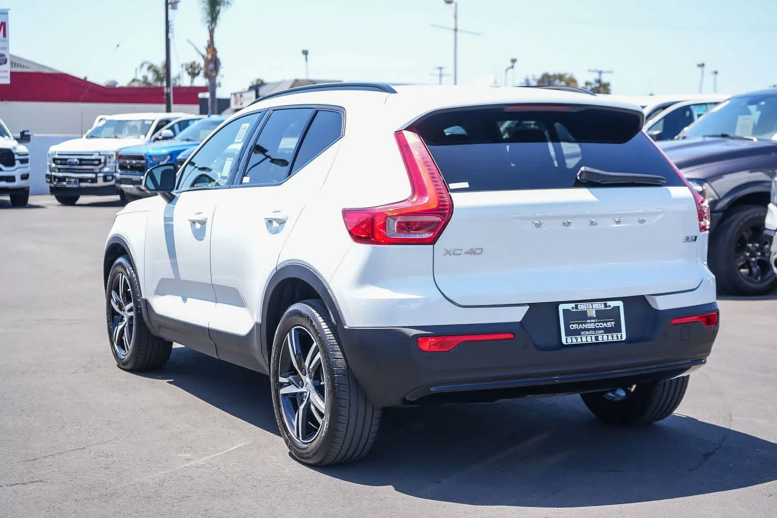 Used 2024 White Volvo  image 8