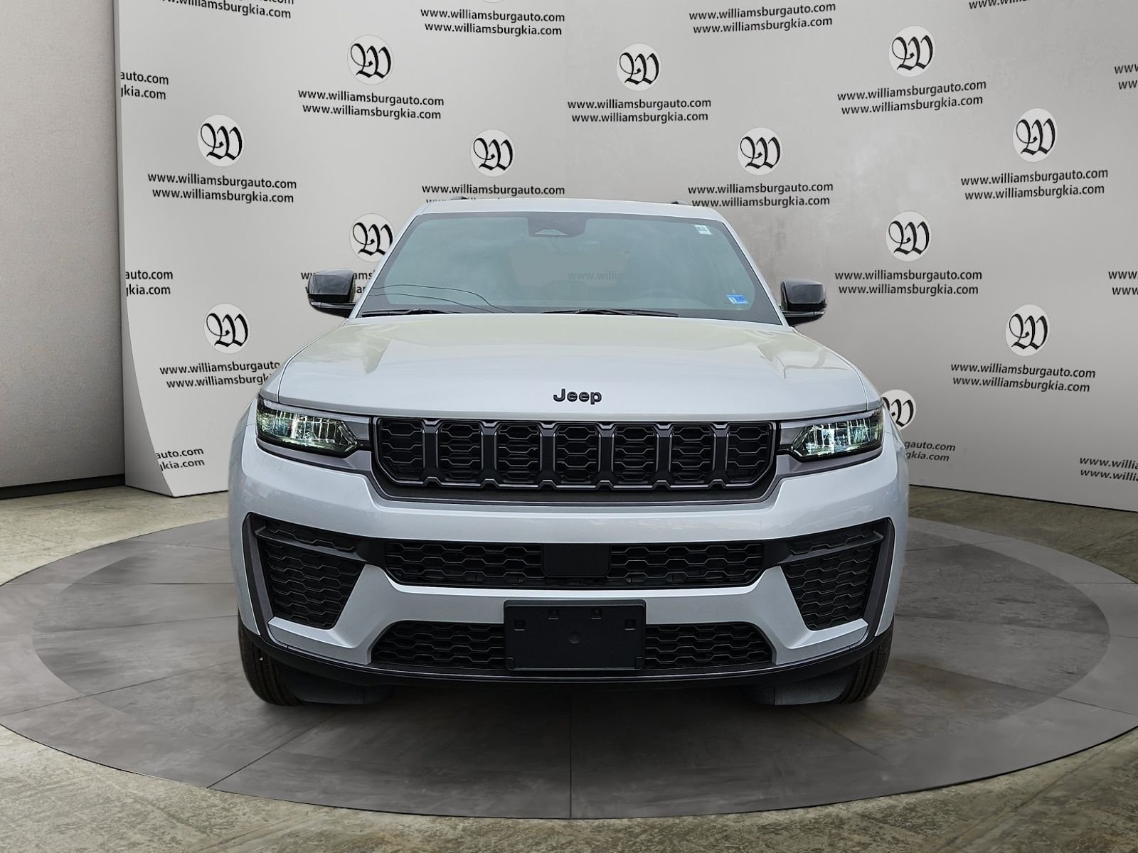 New 2026 Silver Zynith Exterior Paint Jeep Altitude image 8