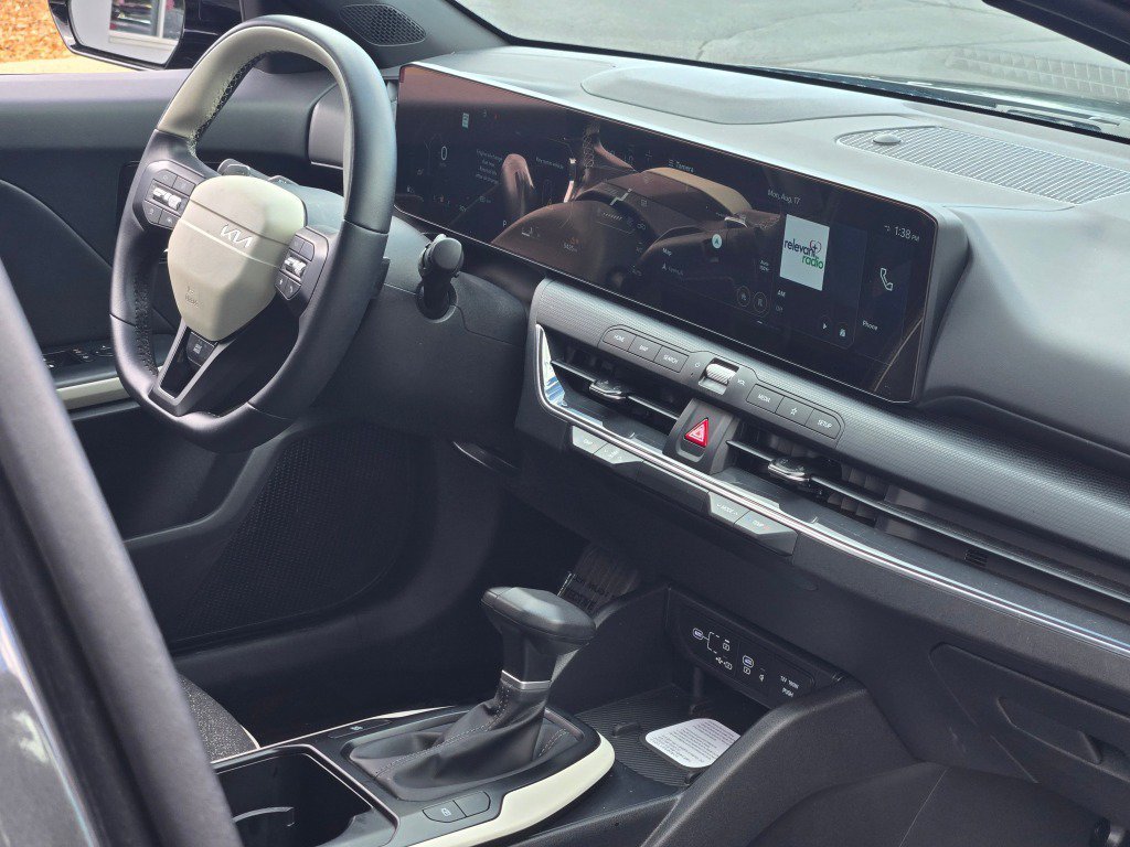 2025 Kia K4 GT-Line - Photo 9