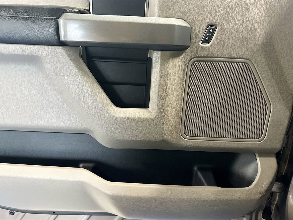 Used 2018  Ford XL image 18