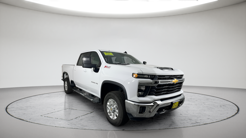 Used 2025 Summit White Chevrolet LT image 1