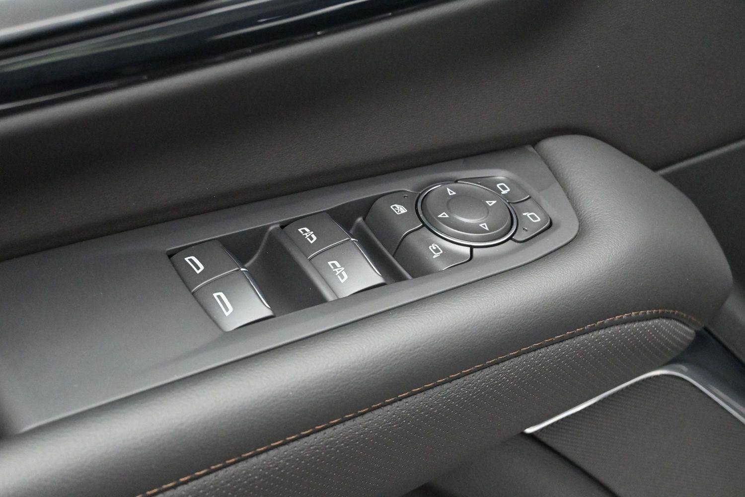 Used 2025 Iridescent Pearl Tricoat Chevrolet High Country image 11