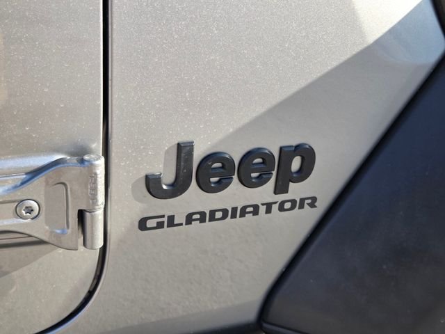 Used 2020 Silver Jeep Sport image 5