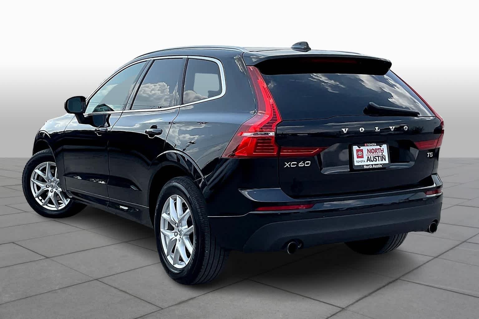 Used 2019 Onyx Black Metallic Volvo Momentum image 12