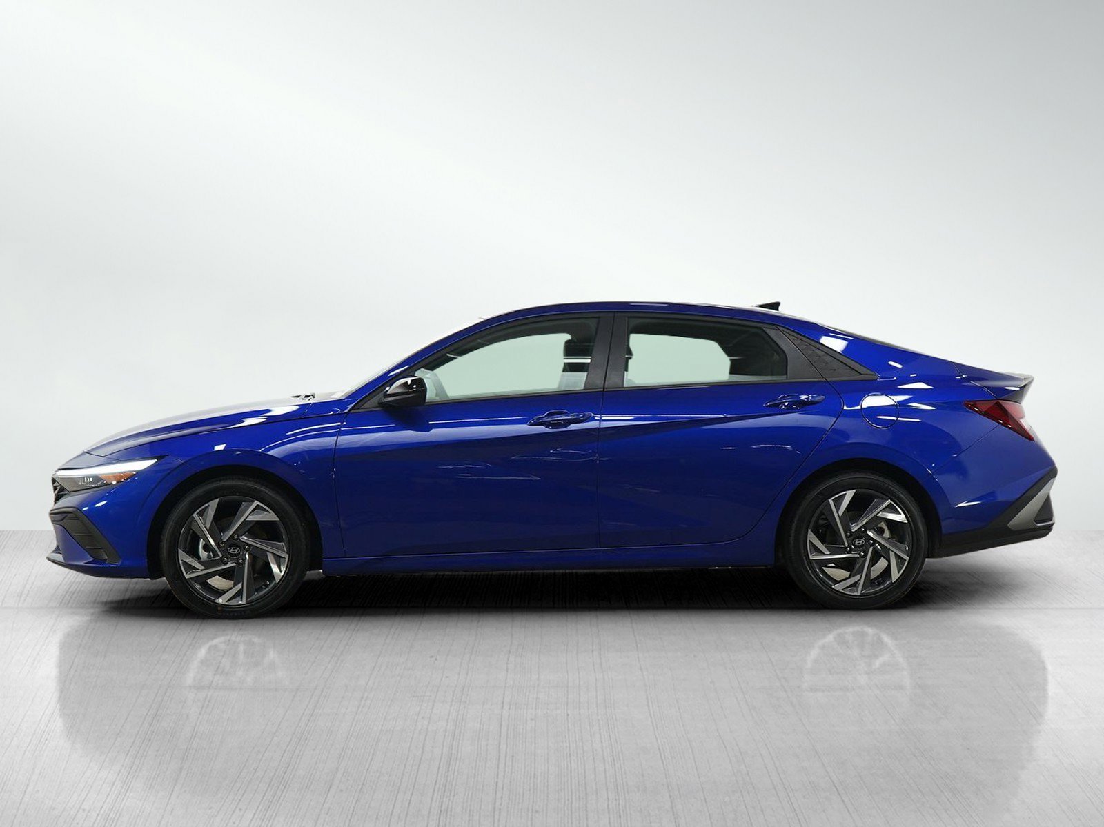 Certified 2025 Hyundai Elantra SEL with VIN KMHLM4DG1SU019230 for sale in Minneapolis, Minnesota