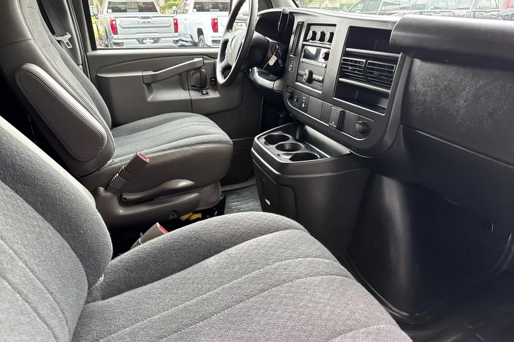 Used 2025 Summit White GMC Work Van image 16