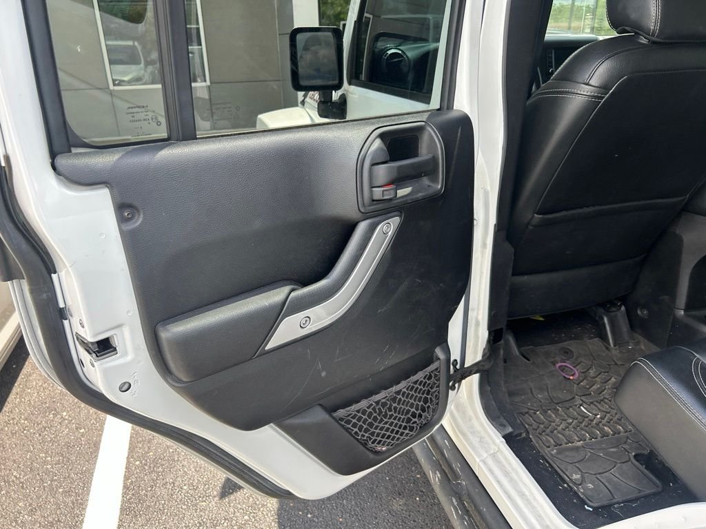 Used 2016 White Jeep Unlimited Rubicon image 11