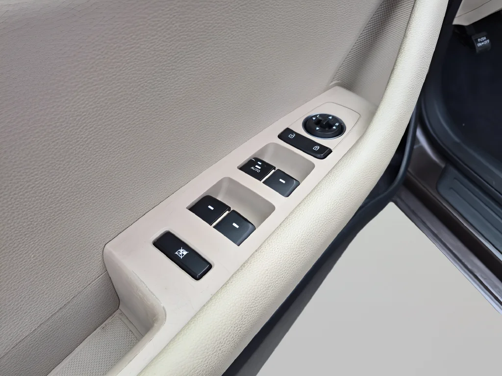 Used 2015 Brown Hyundai SE image 17
