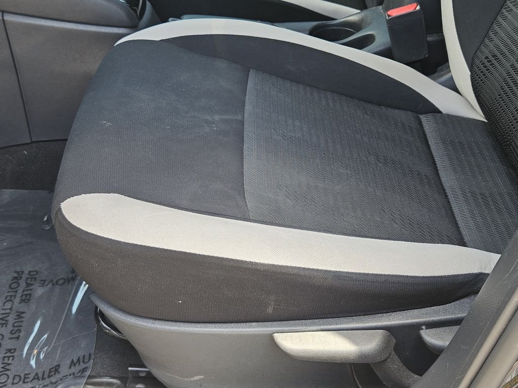 Used 2022 Black Nissan 1.6 SV image 24