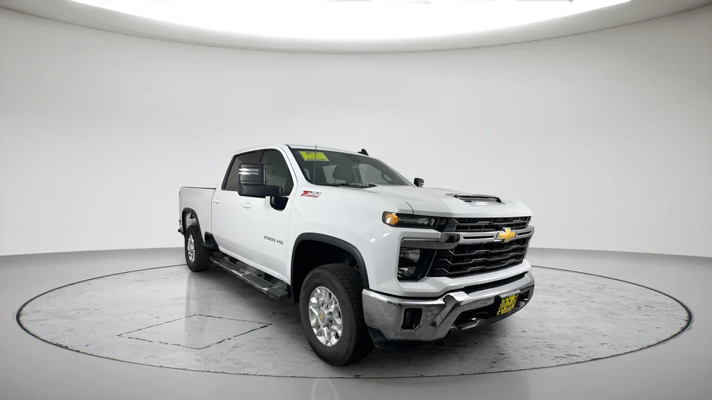 Used 2025 White Chevrolet LT image 1