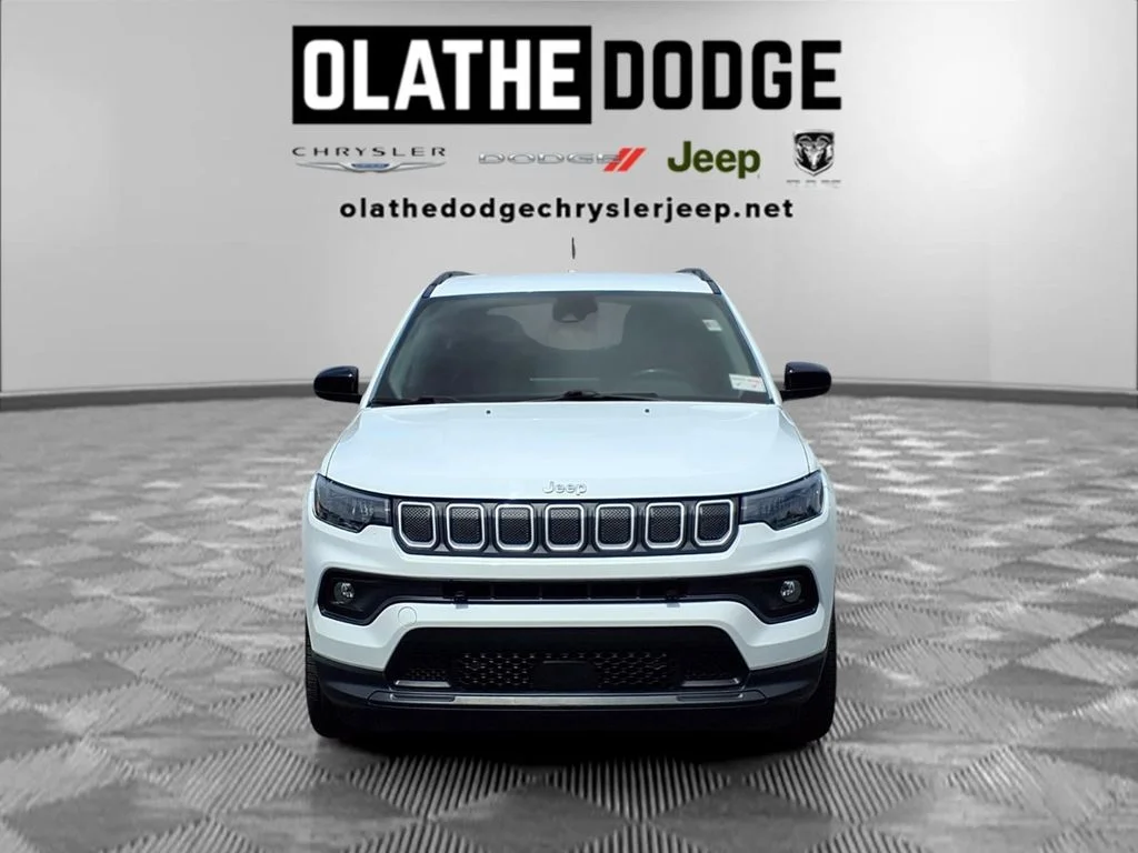 Certified Used 2022 White Jeep Latitude Lux image 33