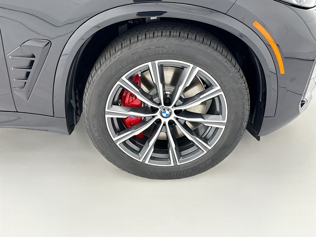 New 2026 Black Sapphire Metallic BMW xDrive50e image 31