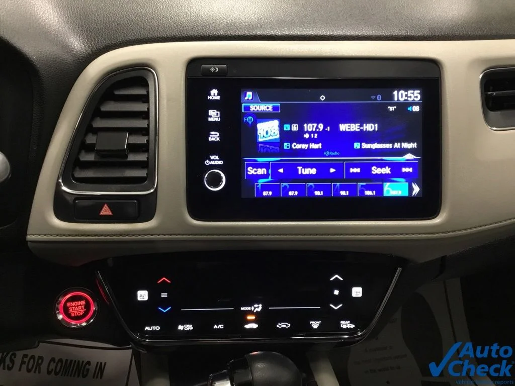 Used 2021 White Honda EX-L image 47