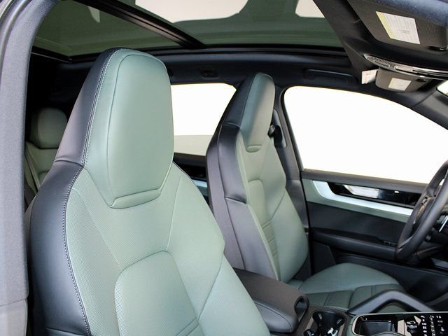 2025 Porsche Cayenne S - Photo 25