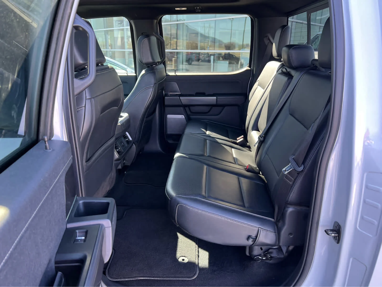 Used 2025 Space White Metallic Ford LARIAT image 28