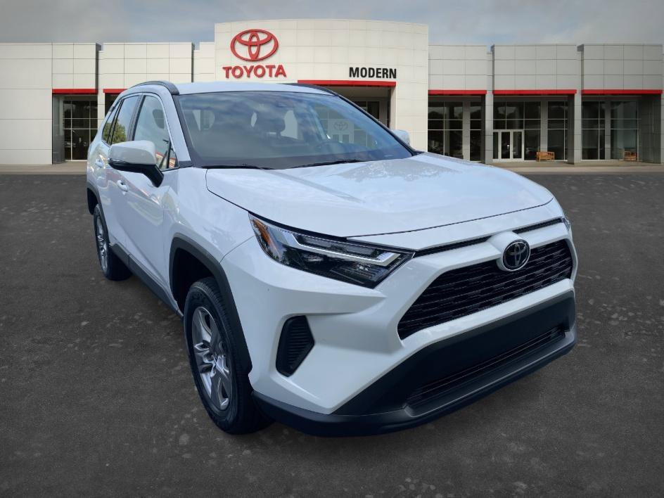 Used 2025 Ice Toyota XLE image 3