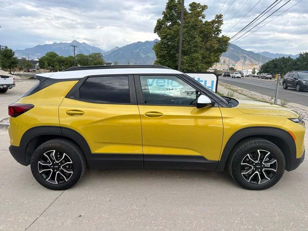 Used 2025 Yellow Chevrolet ACTIV image 2