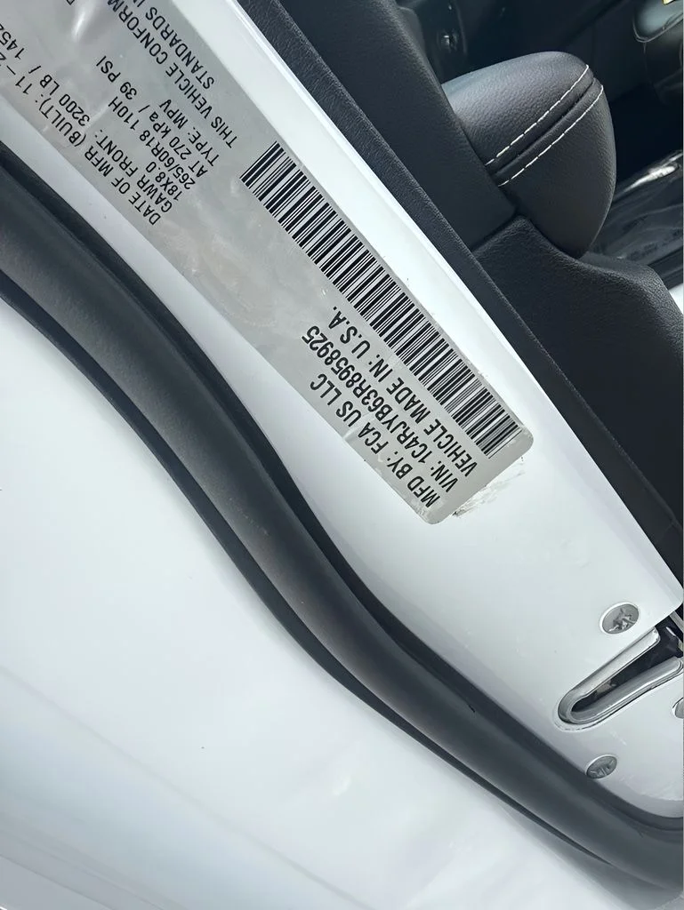 Used 2024 White Jeep 4xe image 24