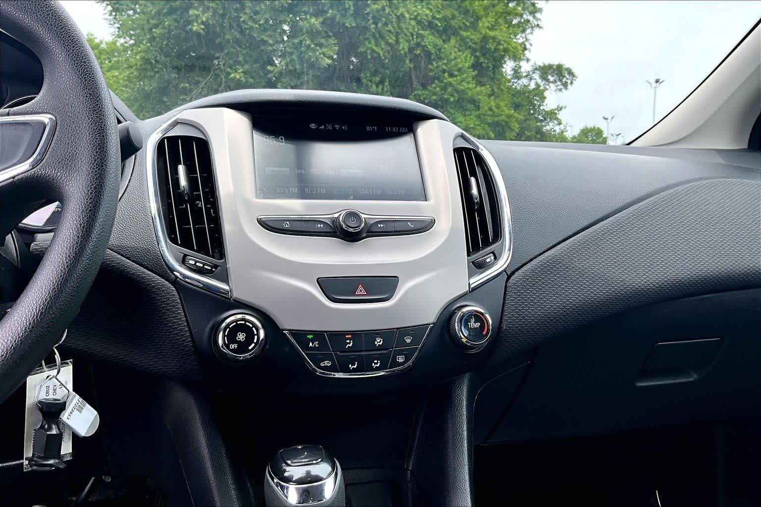 Used 2018 Summit White Chevrolet LS image 33