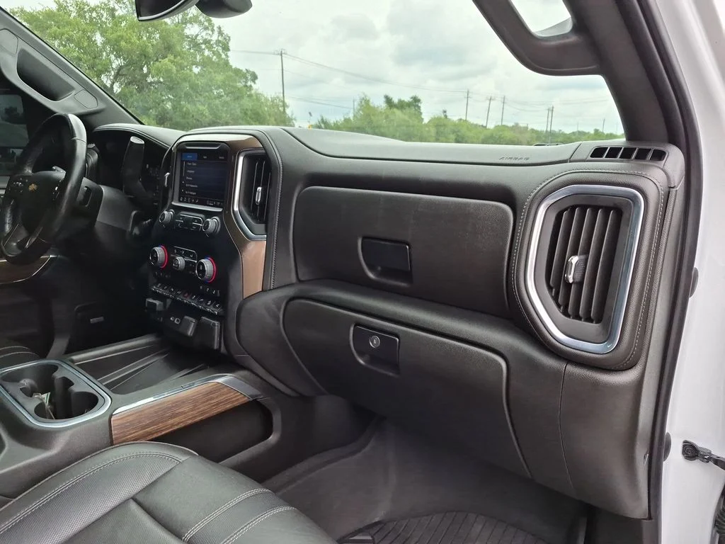 Used 2022 White Chevrolet High Country image 38