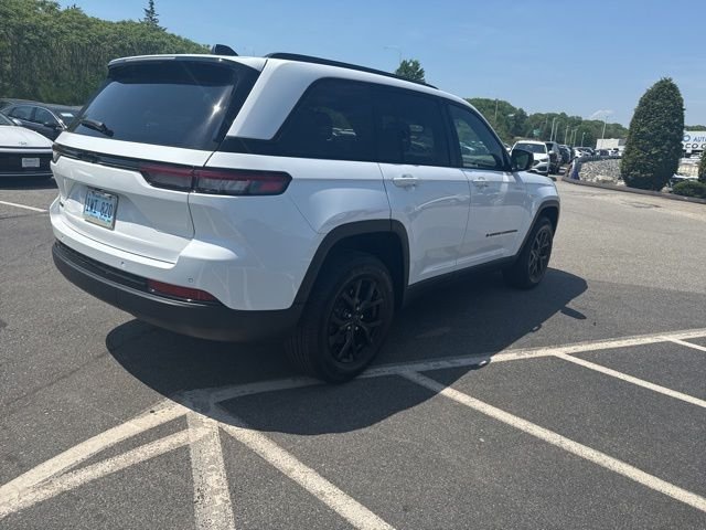 Used 2024 White Jeep Altitude X image 3