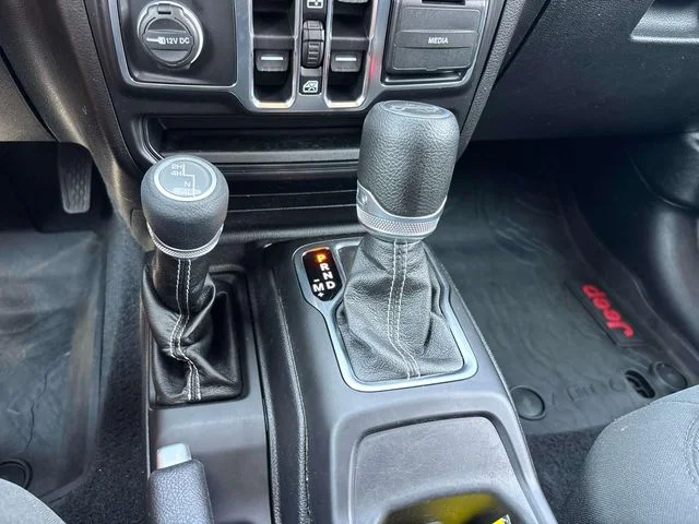 Used 2020 Gray Jeep Unlimited Sahara image 28