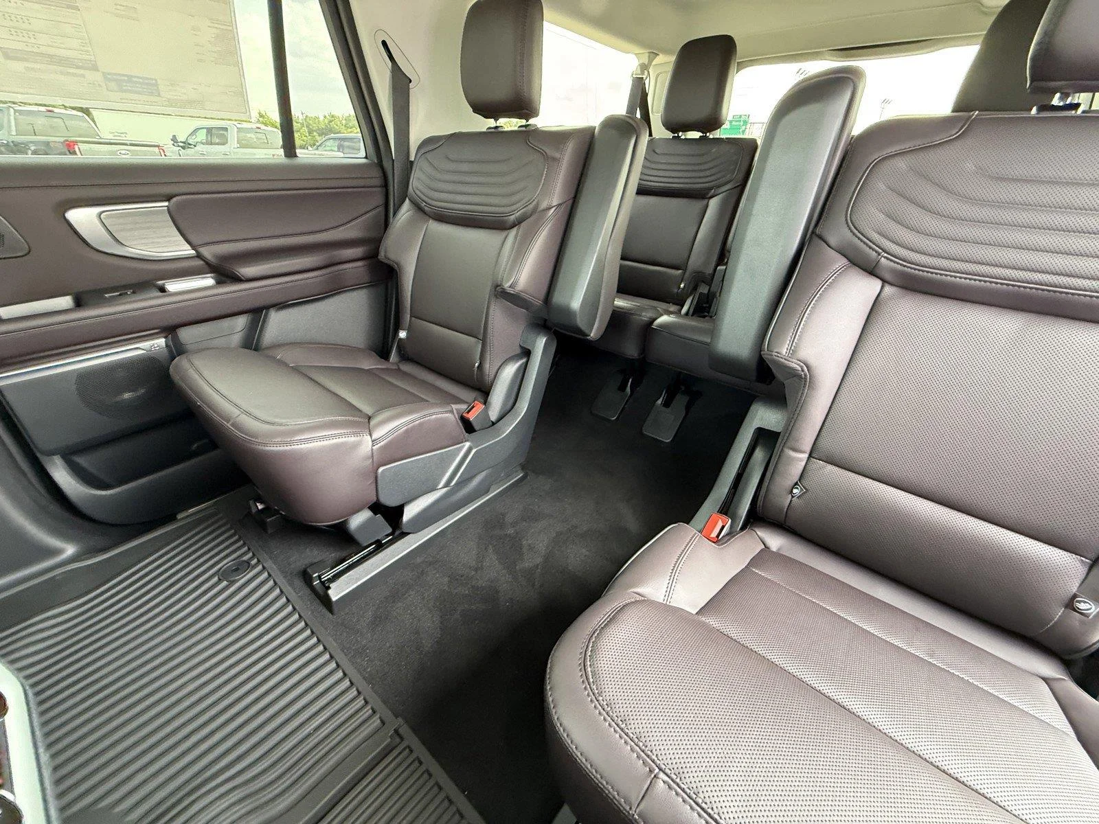 New 2027 Agate Black Metallic Ford MAX Platinum image 26