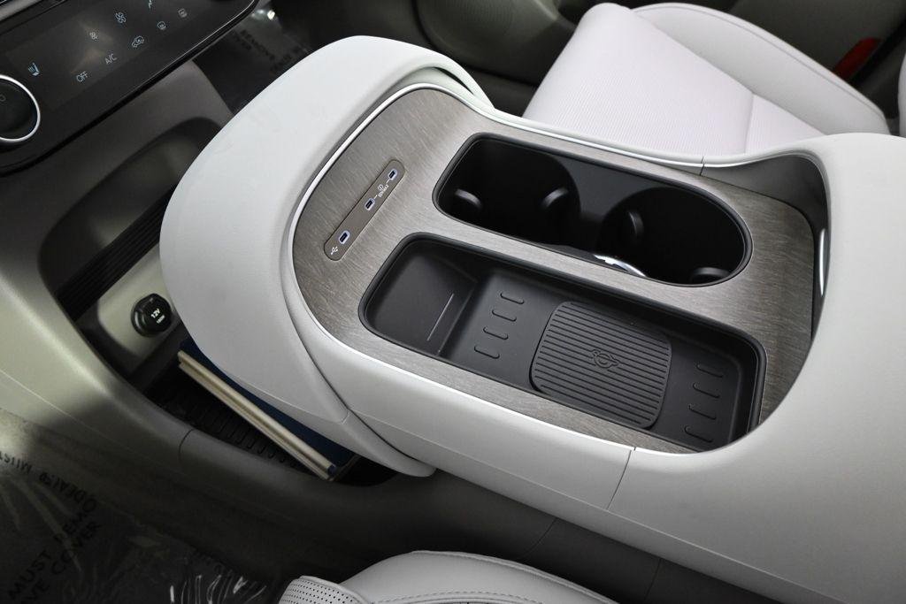 New 2026 White Pearl Hyundai SEL AWD image 32