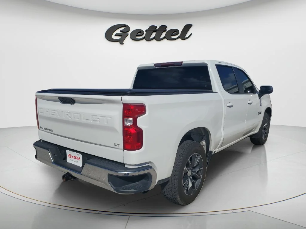 Used 2023 SUMMIT WHITE Chevrolet LT image 3