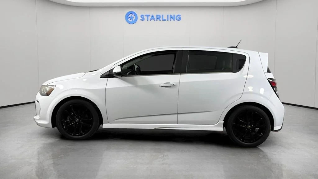 Used 2017 SUMMIT WHITE Chevrolet Premier image 3
