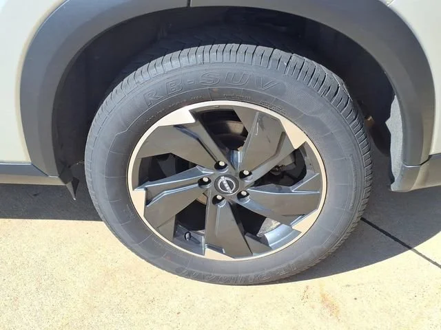 Used 2024  Nissan SV image 28
