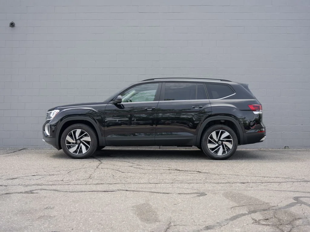New 2026 Deep Black Pearl Volkswagen 2.0T SE W/TECHNOLOGY image 3