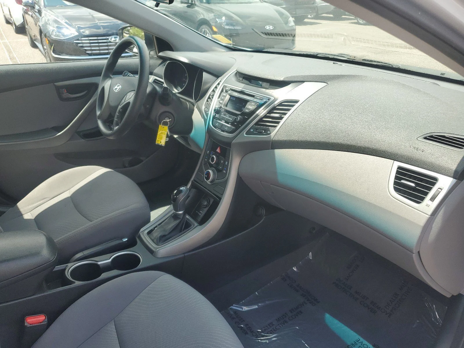 Used 2014 Radiant Silver Hyundai SE image 25