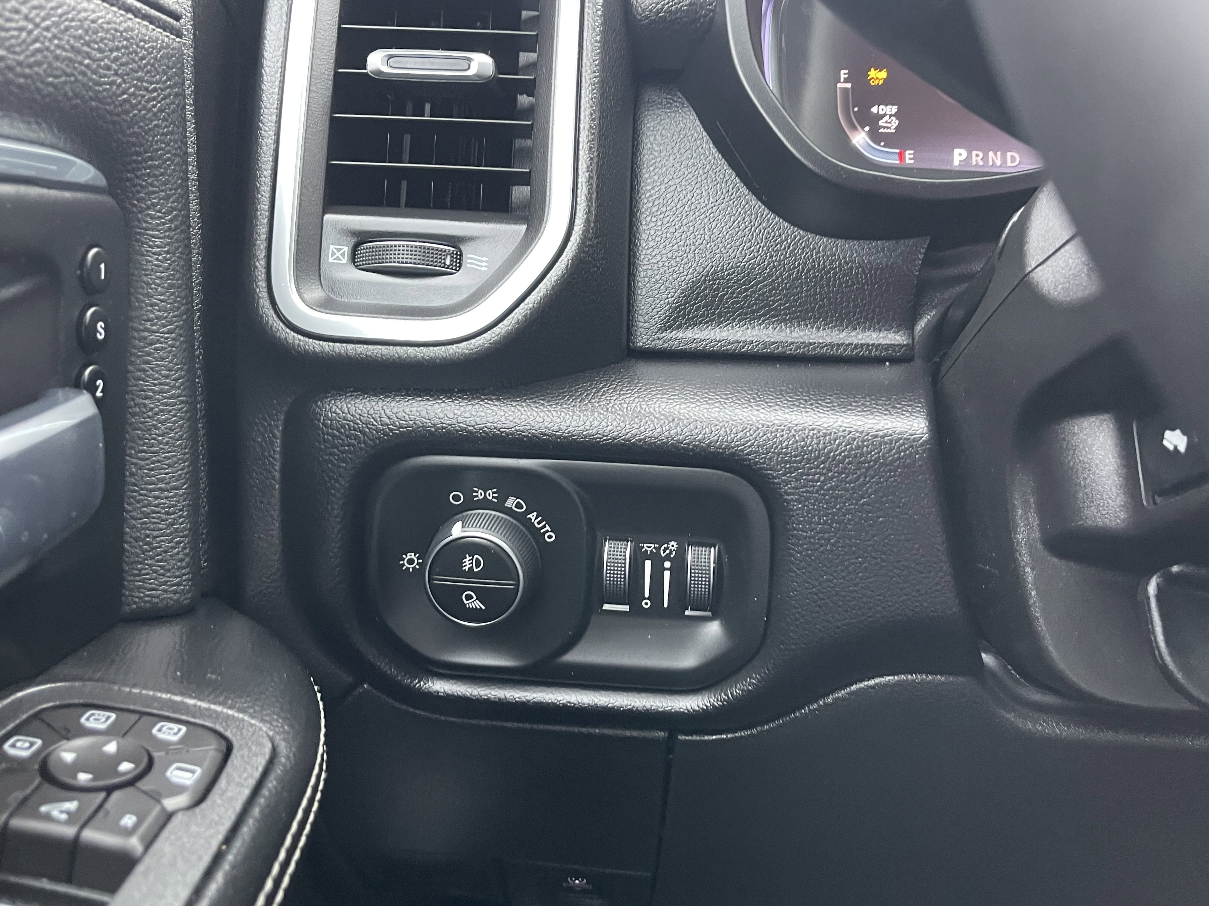 New 2026 Diamond Black Crystal Pearl-Coat Exterior Paint RAM Laramie image 33