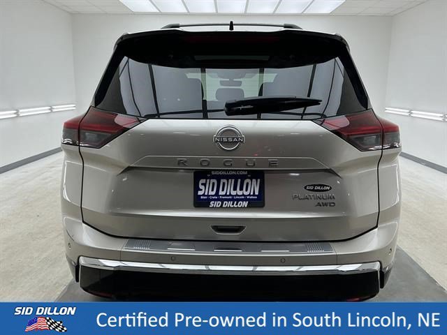 Used 2025 Champagne Silver Metallic/Super Black Nissan Platinum image 5