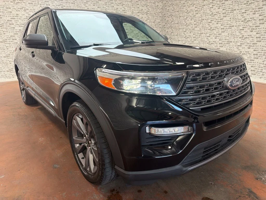Used 2021 Agate Black Metallic Ford XLT image 9