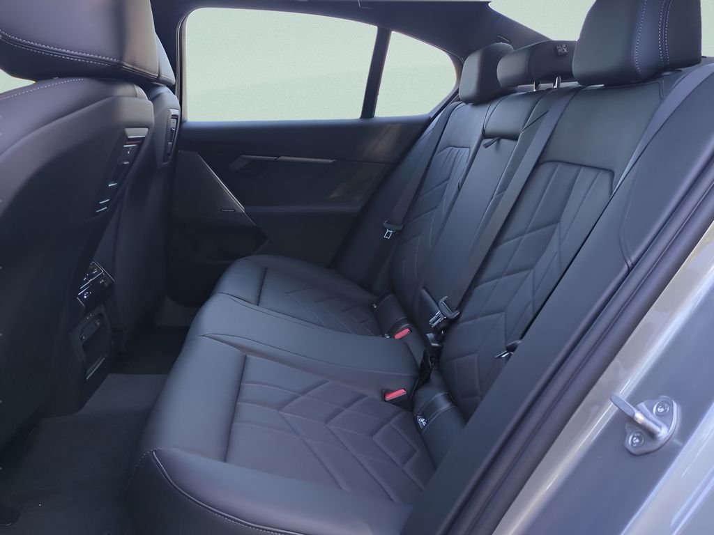 2026 BMW i5 40 - Photo 13