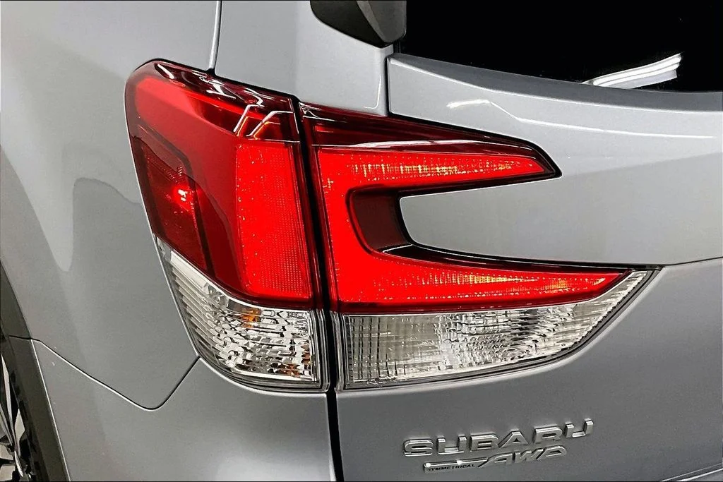 Used 2021 Silver Subaru Limited image 23