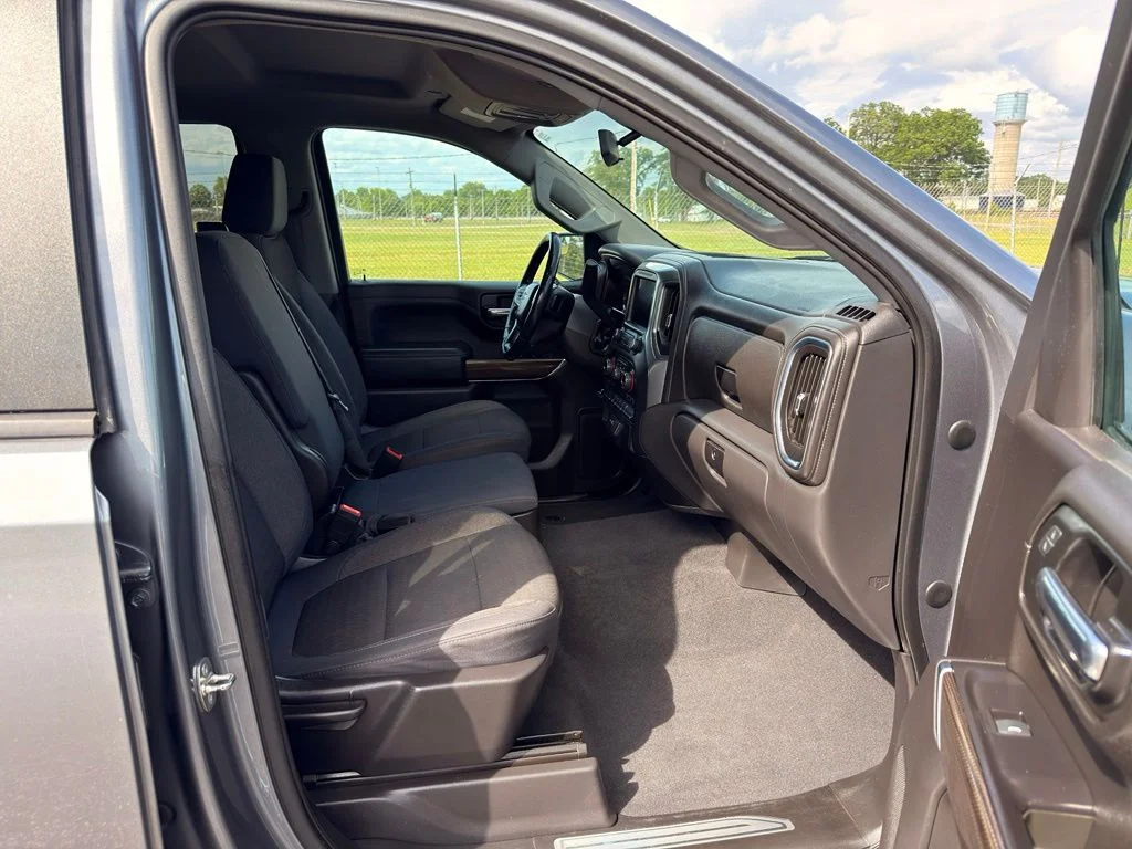 Used 2019 Gray Chevrolet LT image 31