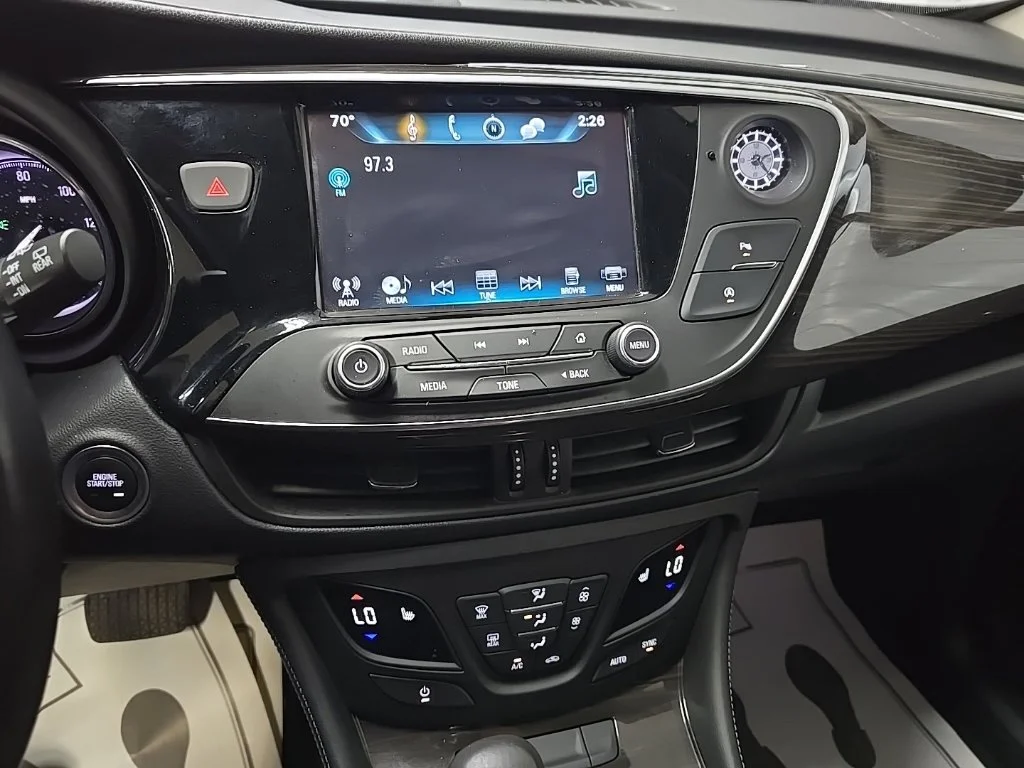 Used 2019 Silver Buick Essence image 27