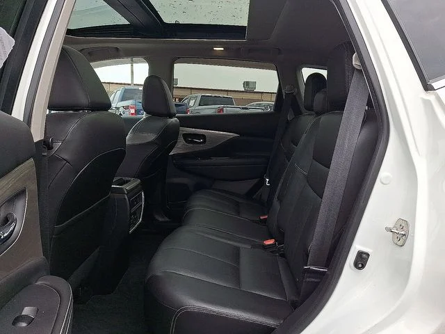 Used 2018 White Nissan Platinum image 10