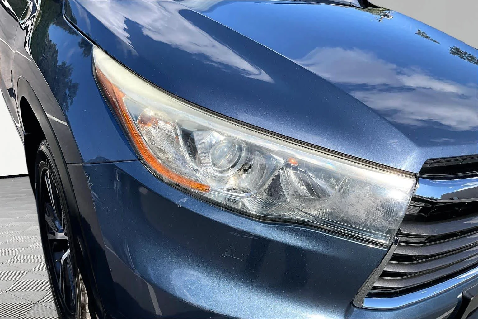 Used 2016 Shoreline Blue Pearl Toyota XLE image 28