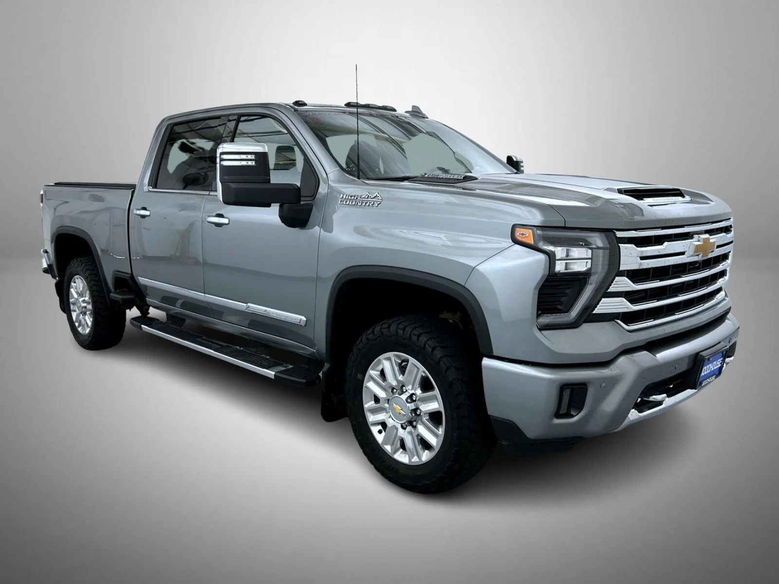 Used 2024 Gray Chevrolet High Country image 3