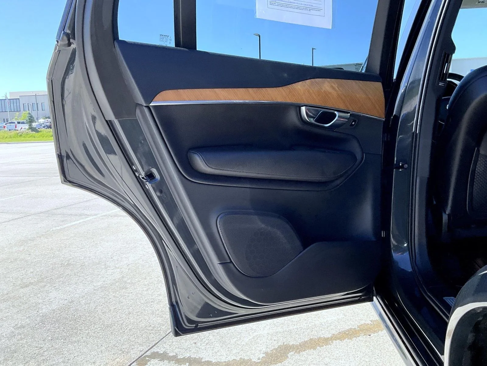 Used 2021 Gray Volvo T6 Momentum image 21
