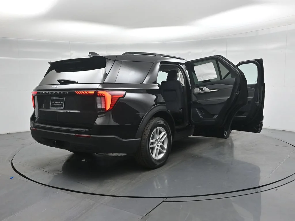 New 2026 Agate Black Metallic Ford Active image 5