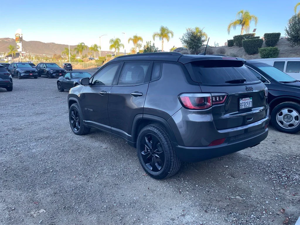 Used 2018 Gray Jeep Latitude image 6