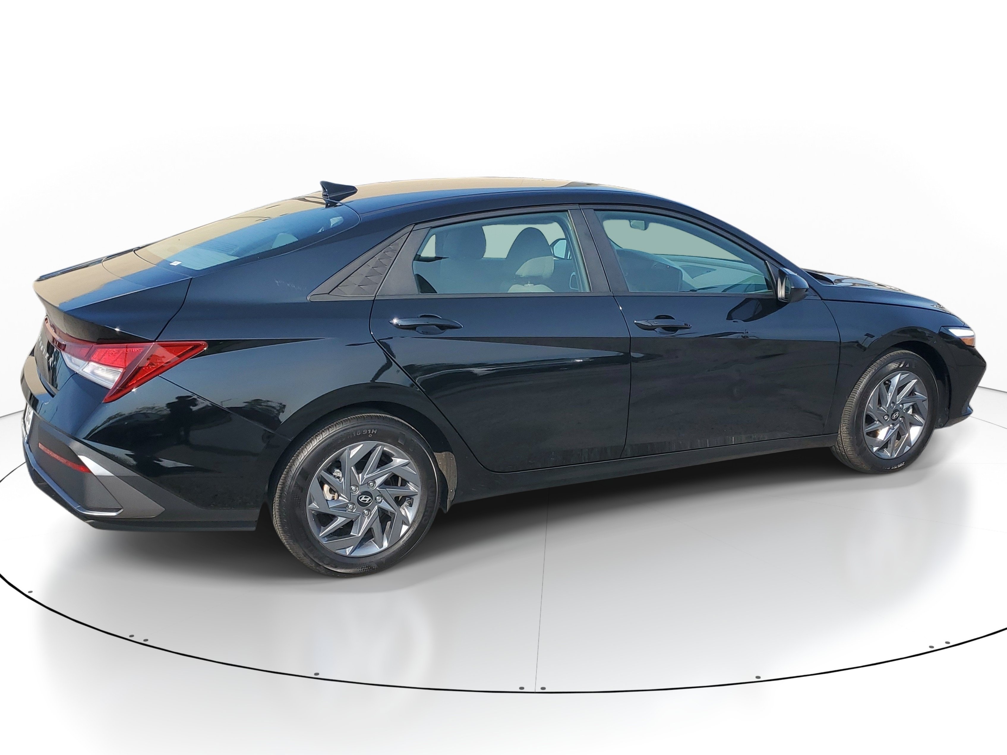 Used 2024 Abyss Black Hyundai SEL image 3