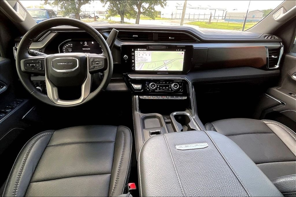 Used 2025 White GMC Denali image 7