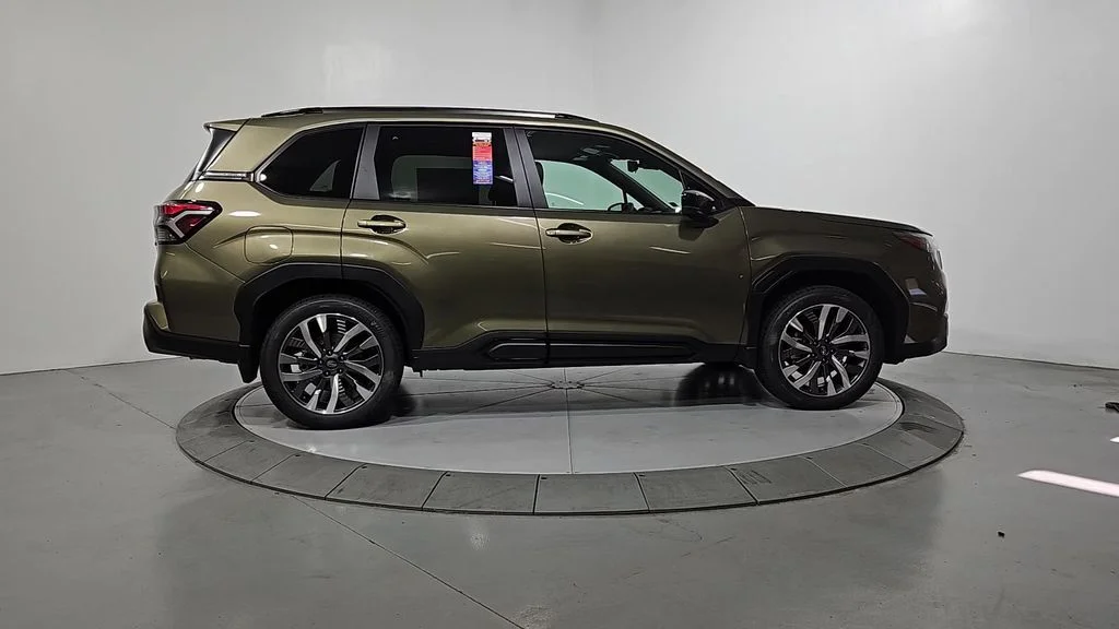 New 2026 AUTUMN GREEN METALLIC Subaru Touring image 7